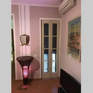 Aperitivo In Terrazza Vicinissimo Al Centro. Appartamento Parma